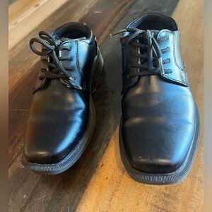 11.5 (11 1/2) Black Madison Avenue Dress Shoes (boys 4-7 year old)